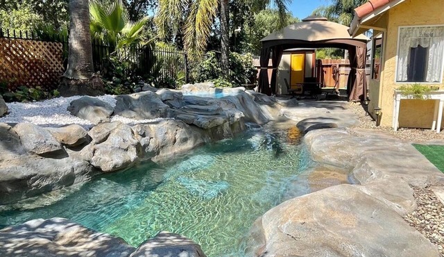 Get Away From The Crowd, Stay Closer To The Nature And In A Luxury Homey House!