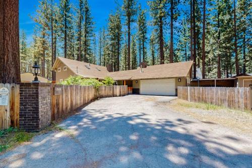 Get outside and play in South Lake Tahoe - minutes to Heavenly & lake