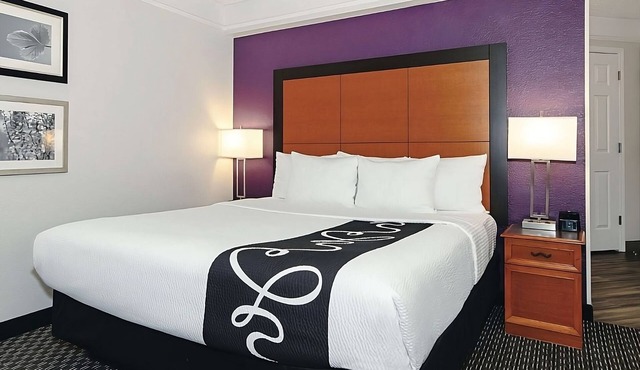 Get Ready for Adventure! Spacious unit Awaits! Close to iFLY Indoor Skydiving!