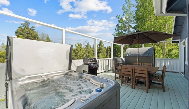 Glass House Hot Tub, Sauna, Gym
