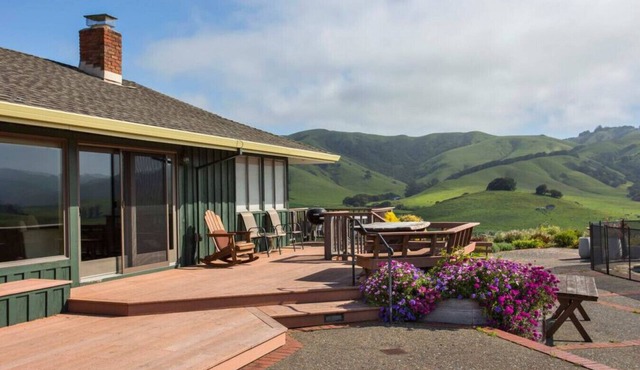 Gma`s Ranch House | Nostalgic Charm, Surreal Views
