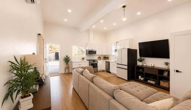 Golden Hill Retreat with Private Hot Tub in Spring Valley