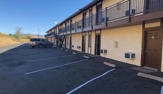 Golden Hills Motel