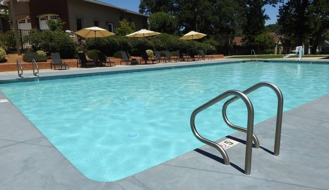 Golden Rule Cottage-located on golfcourse