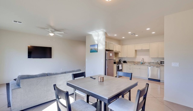 Golf, Hike & Boat! Bright Lake Havasu City Apt