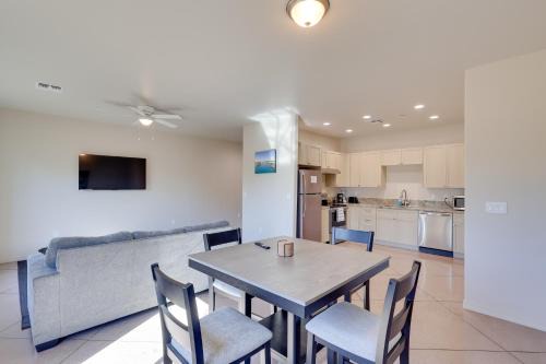 Golf, Hike & Boat! Bright Lake Havasu City Apt