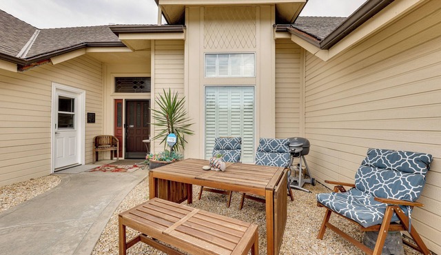 Golf, Hike, Explore: Apt 9 Mi to Dtwn Fresno!