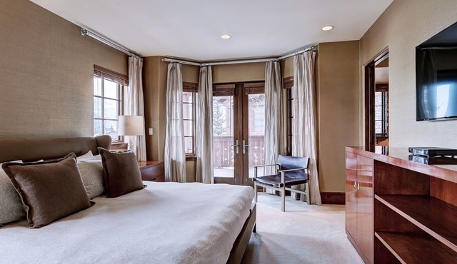Gorgeous 5 Bedroom Private Chalet in Vail Village Save 20% on 7+ Nights! in Vail