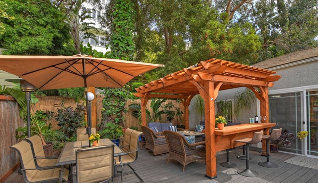 Gorgeous Beach Canyon Guesthouse Steps to Santa Monica Beach in Santa Monica