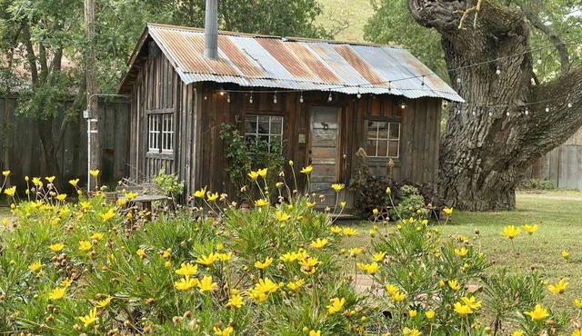 Gorgeous Cabin on historic Ranch just five minutes from town