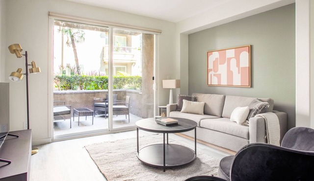 Gorgeous Mar Vista 2BR w/ W/D, nr Venice Beach, by Blueground