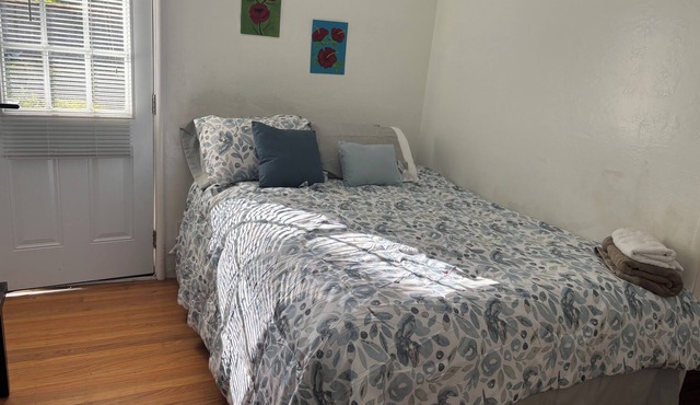 Gorgeous Studio with private bath and private entry close to Bart