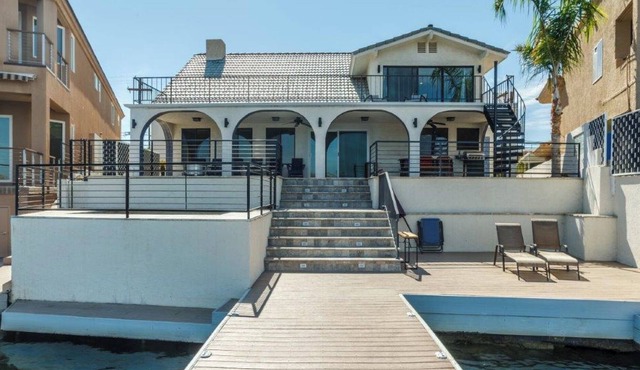 Gorgeous Vacation home RIVERFRONT