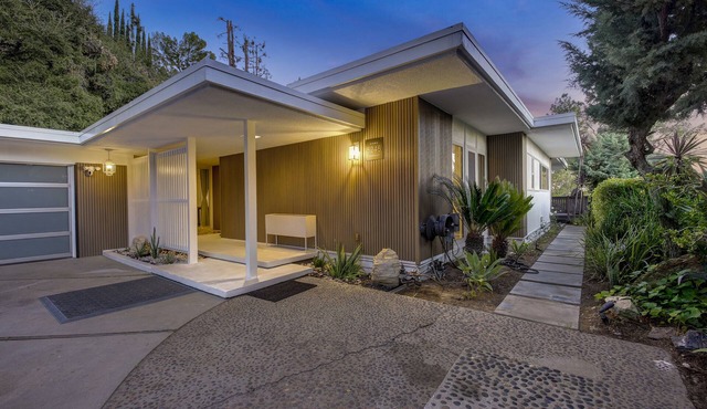 Gould Getaway Spacious Backyard Oasis in LA Canada