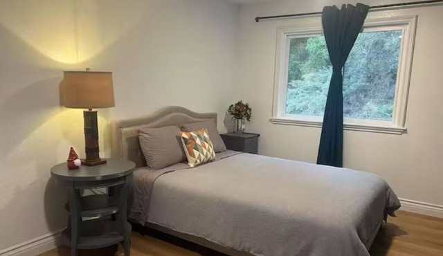 Graceful Stay Room 204 - Quiet City Haven with Kitchen, Comfort & Free Parking