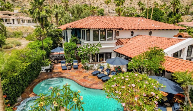Grand pet-friendly tennis estate in The Mesa, 360-views in South Palm Springs