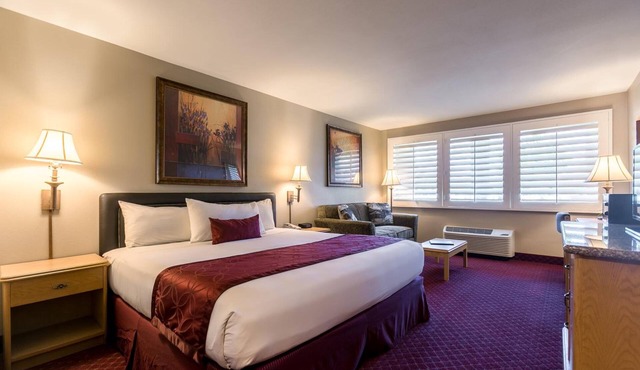 Grand Vista Hotel in Simi Valley