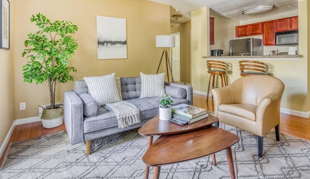Great 2BR Condo in Fremont, Pet-Friendly + Parking
