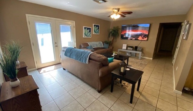 Great 3 Bedroom House! 1/4 mile to Rotary Park, Boat Ramp, Beaches, etc.