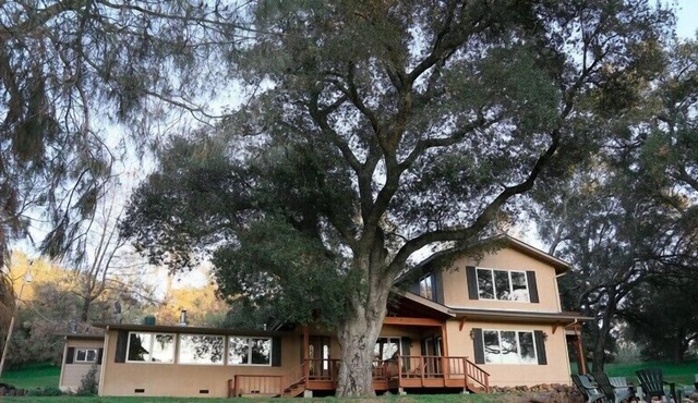 GREAT OAK HOUSE: 300 Acre Ranch Getaway Seven Oaks Ranch