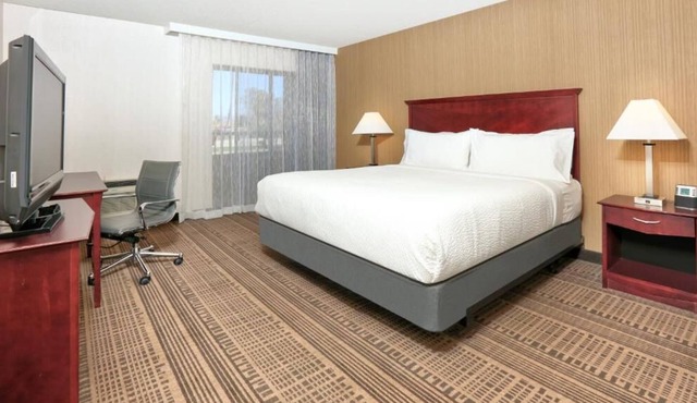 Great Relaxing Overnight Stay! Relaxing Unit! Minutes Away to Discovery Museum!