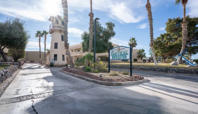 Great Townhome on the Island.Launch your boat in minutes