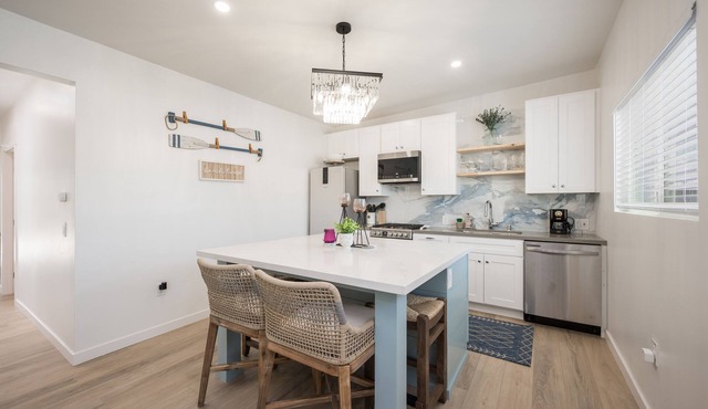 grover beachhouse with minutes walk to beach and restaurants. STR#0195