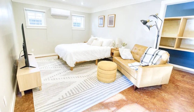 Guesthouse in Friendly, Walkable Neighborhood
