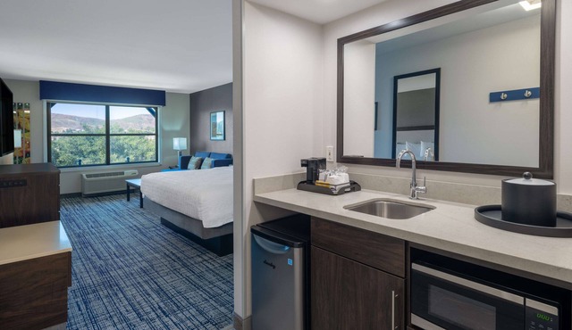 Hampton Inn & Suites Agoura Hills