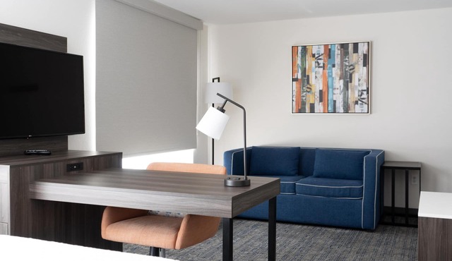 Hampton Inn & Suites Seal Beach