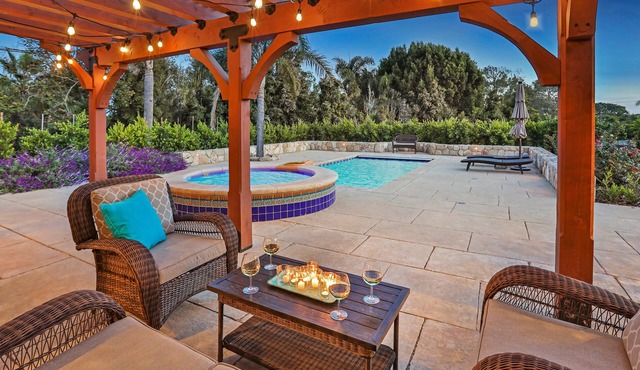 Happy Place - Luxurious "Lord Of The Rings" Inspired Design Near The Beach!