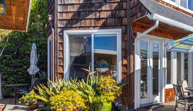 Harbor home - with a hot tub!