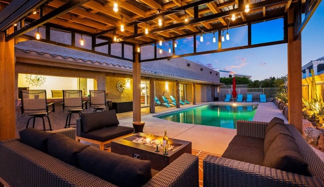 Havasu Hacienda: Sleeps 18, Pool, Game Room, Bar