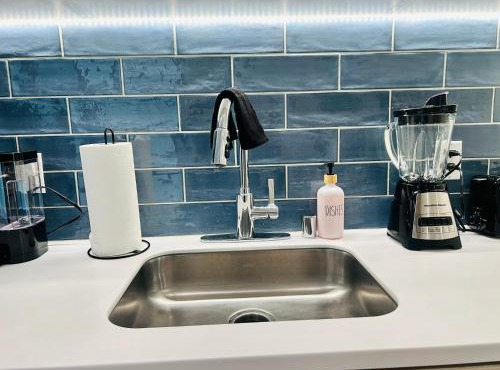 Heart of Hollywood Walk of Fame - Free Parking, Pool, Gym, Rooftop Views, centrally located, WIFI