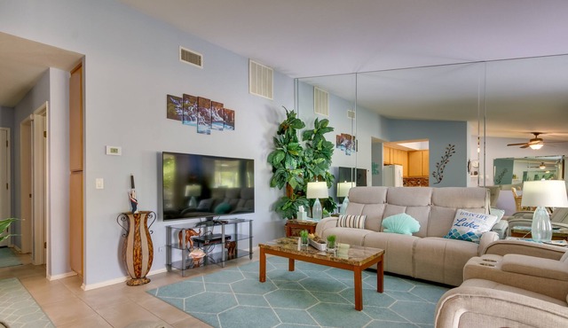 Helendale Condo w/ Community Pool & Hot Tub