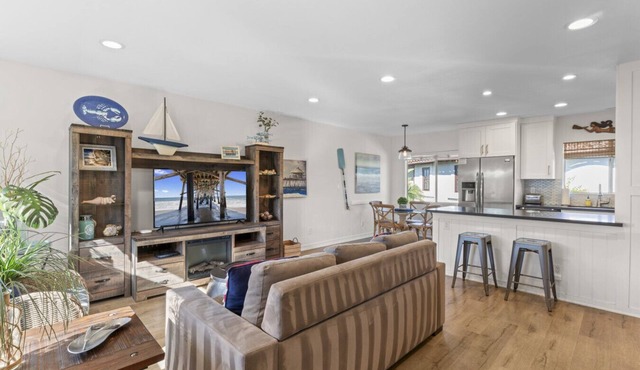 Hideaway C- Walk to the beach, Downtown, AC!