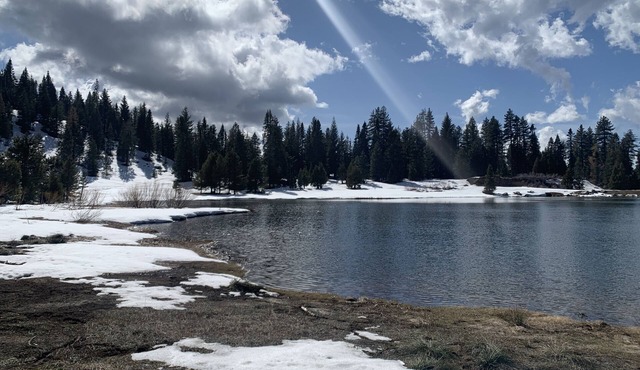 High Sierra Retreat with view of the lake