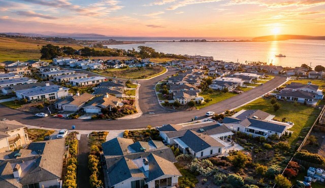 High Tide Haven~Bodega Bay~5-Star Coastal Getaway~Hot Tub~Summer Beach Vibes! in Bodega Bay