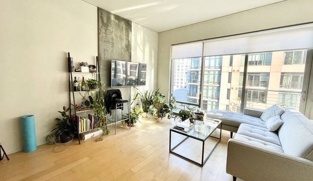 Highrise Condo in DTLA, 24hr Front Desk Security, Walk to LA Live