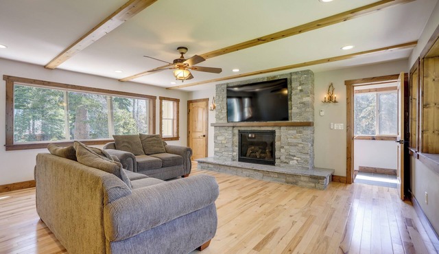 Hike, Ski & Explore! Spacious Home in Twin Bridges