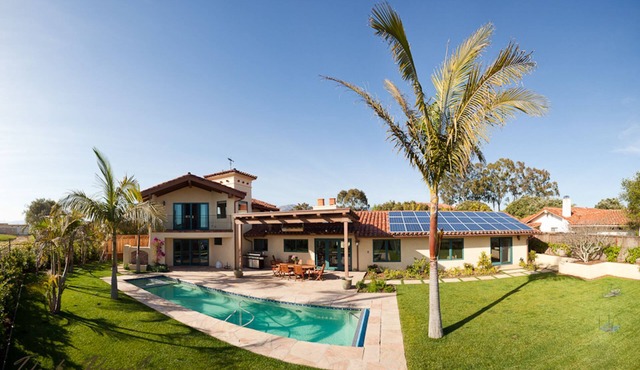 Hilltop Villa: Private Mediterranean Style Retreat