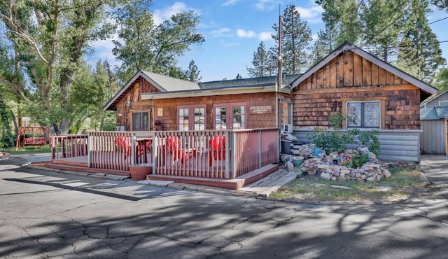 Historic 3BR Lodge House in Big Bear Lake | Pool Table, Lake Walk
