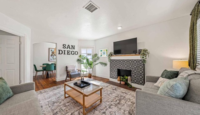 Historic 4BR Home, Parking in San Diego