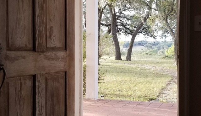 Historic Antebellum Ranch Home in Texas Hill Country in Spring Branch