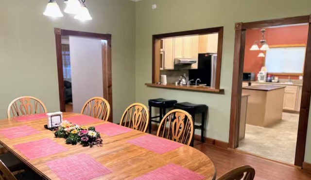 Historic Charm- 4 bedroom house in wonderful Fortuna with hot tub