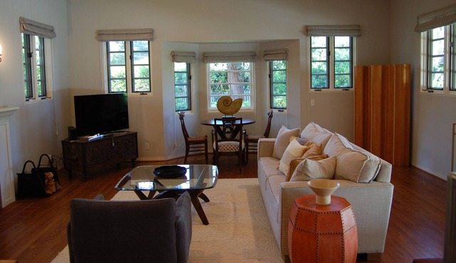 Historic Montecito Hedgerow cottage 5 minute walk to Miramar Beach. in Montecito