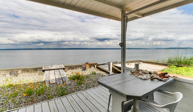 Historic Shore Cottage in Port Madison