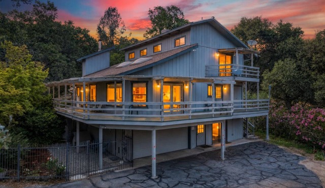 Hodges Hill Hideout w/pool, spa, BBQ - Dog Friendly!