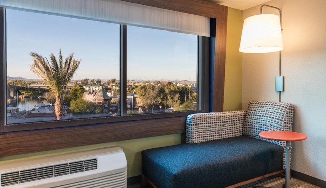 Holiday Inn Express & Suites Lake Havasu - London Bridge by IHG