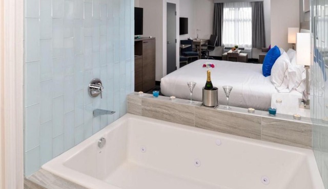 Holiday Inn Express & Suites San Diego - Mission Valley by IHG in San Diego